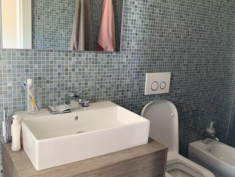 Immagine 13 di Appartamento in affitto  a Viareggio