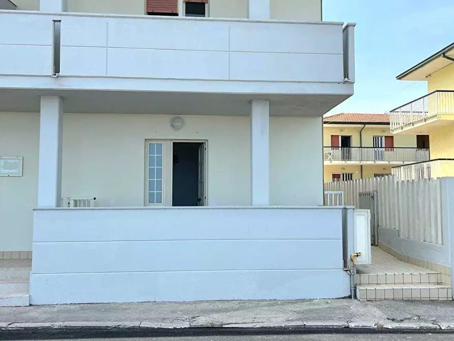 Immagine 20 di Trilocale in vendita  in Via Bachelet 322 a Casalbordino