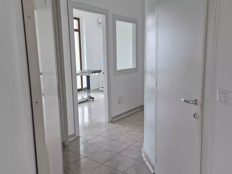 Immagine 33 di Locale commerciale in vendita  in Via Ferdinando Galliani 41B a Altino