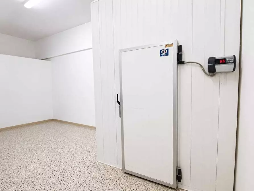 Immagine 11 di Locale commerciale in affitto  in Via Martiri VI Ott. 26 a Lanciano