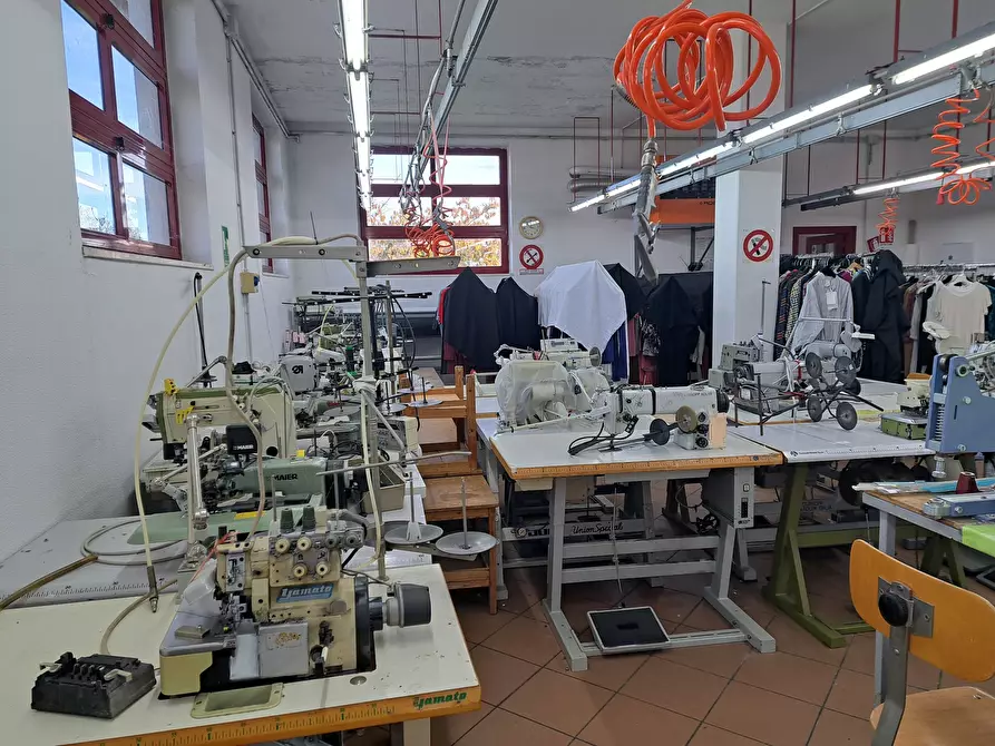 Immagine 14 di Attività artigianale in affitto  in SS538 a Orsogna