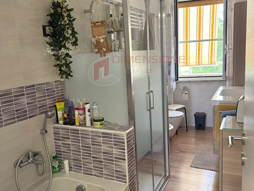 Immagine 9 di Quadrilocale in vendita  in Via Massa di San GiulianoVia di Massa San Giuliano a Roma