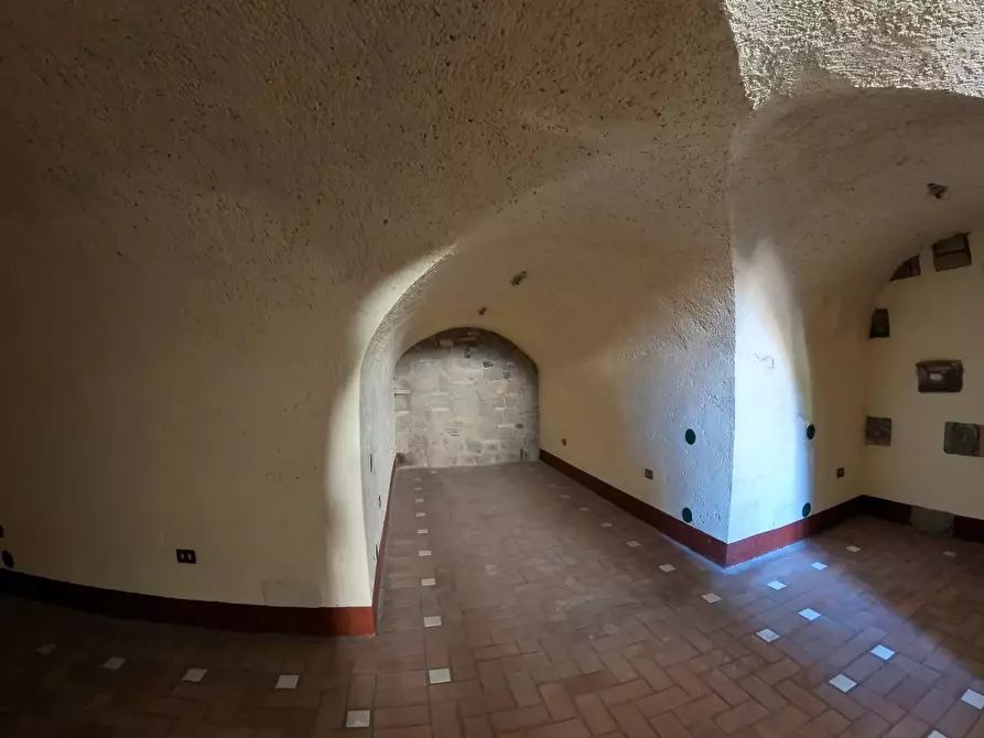 Immagine 18 di Locale commerciale in vendita  in Largo G. Roncacci 9 a Morlupo