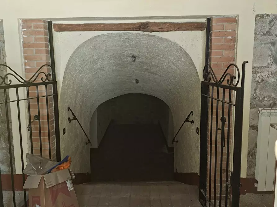 Immagine 11 di Locale commerciale in vendita  in Largo G. Roncacci 9 a Morlupo