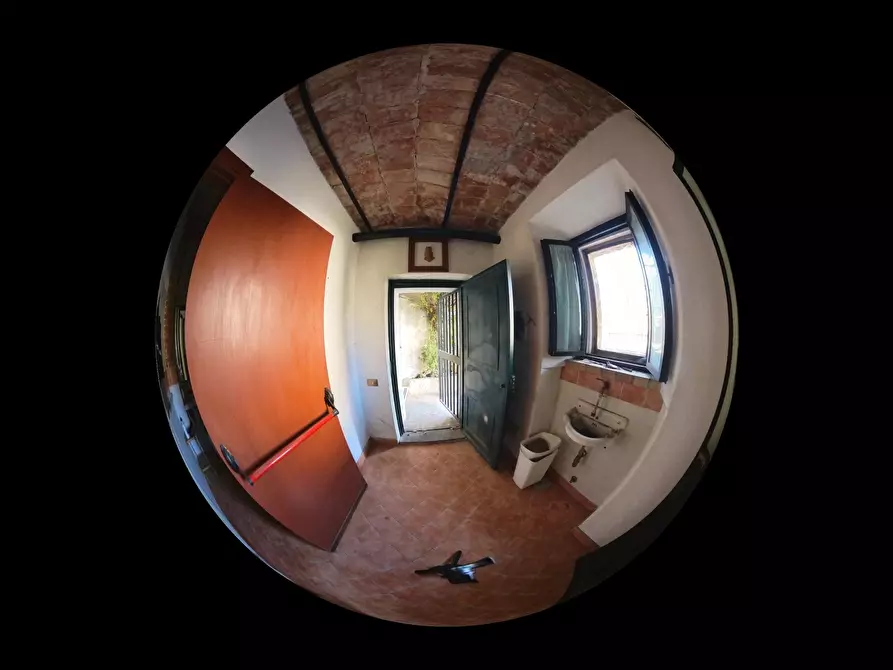 Immagine 30 di Locale commerciale in vendita  in Largo G. Roncacci 9 a Morlupo