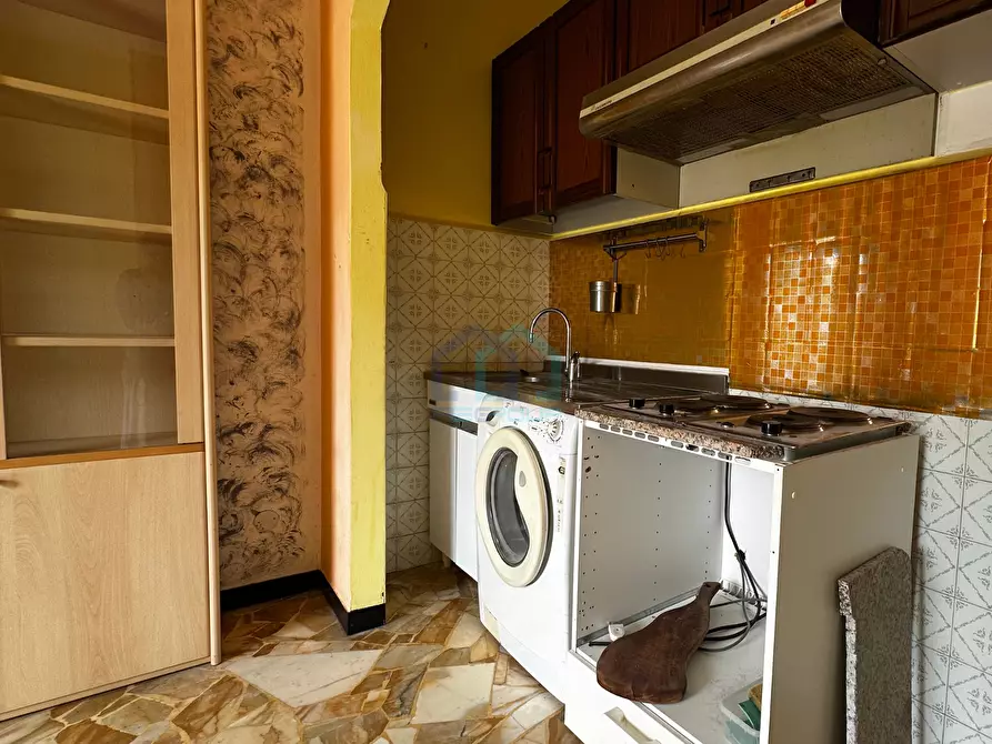 Immagine 10 di Bilocale in vendita  in Via alla Torre 36 a Spotorno