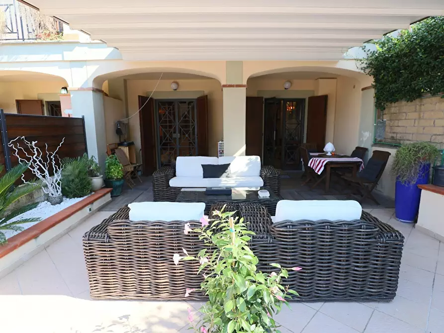 Immagine 5 di Villa in vendita  in Via di Marco Simone 80 a Guidonia Montecelio