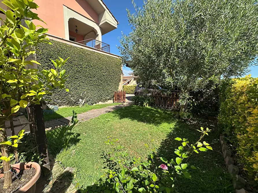 Immagine 27 di Villa in vendita  in Via GuidoReni a Guidonia Montecelio