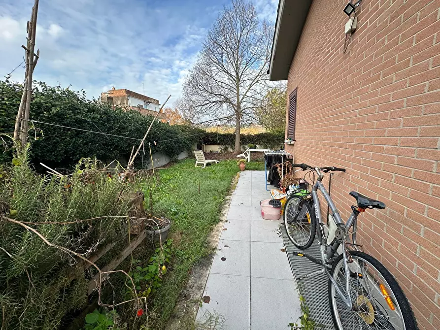 Immagine 12 di Casa indipendente in vendita  in Via Svetonio 15 a Guidonia Montecelio