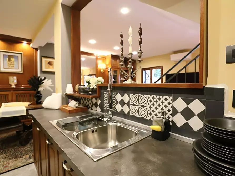 Immagine 14 di Villa in vendita  in Via di Marco Simone 80 a Guidonia Montecelio