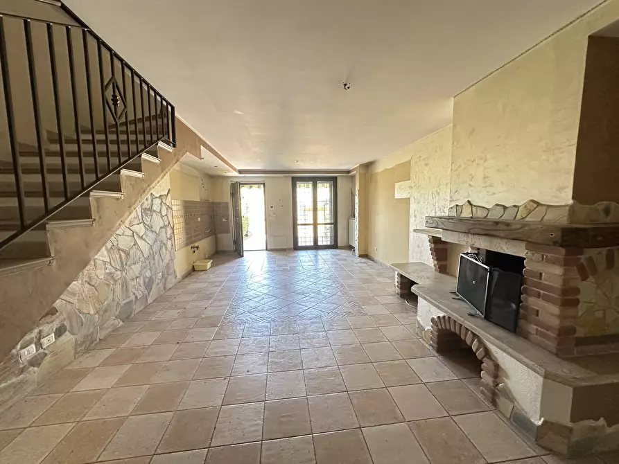 Immagine 6 di Villa in vendita  in Via Pietro Vannucci a Guidonia Montecelio
