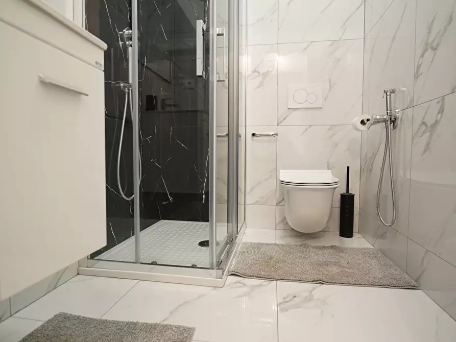 Immagine 13 di Trilocale in affitto  a Chiavari