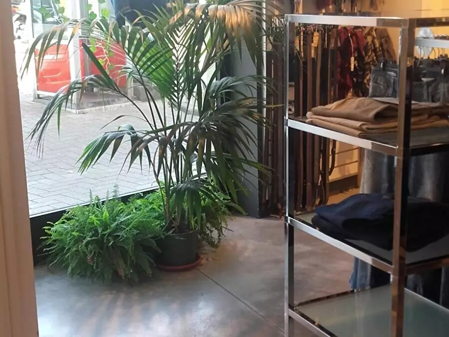 Immagine 4 di Locale commerciale in vendita  a Firenze