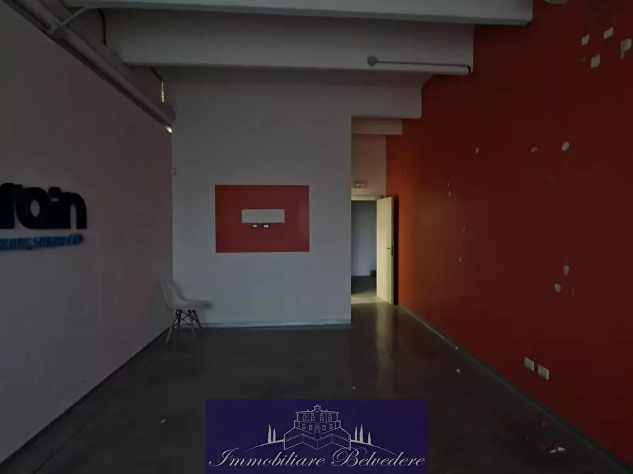 Immagine 5 di Magazzino in vendita  in Viale Europa a Scandicci