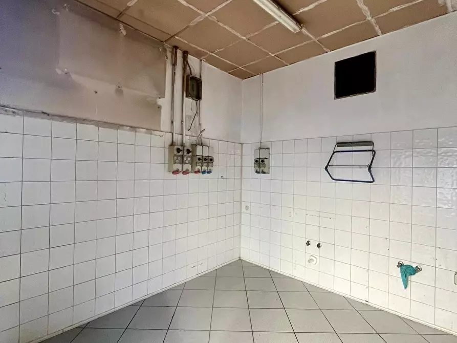 Immagine 10 di Locale commerciale in vendita  in Via Corbinaie a Scandicci