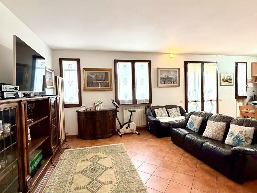 Immagine 21 di Appartamento in vendita  in Via del Giglio a Campi Bisenzio