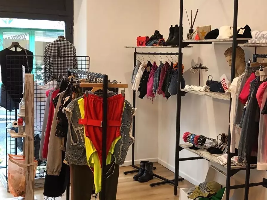 Immagine 7 di Locale commerciale in vendita  in Via di Santo Stefano in Pane 5r a Firenze