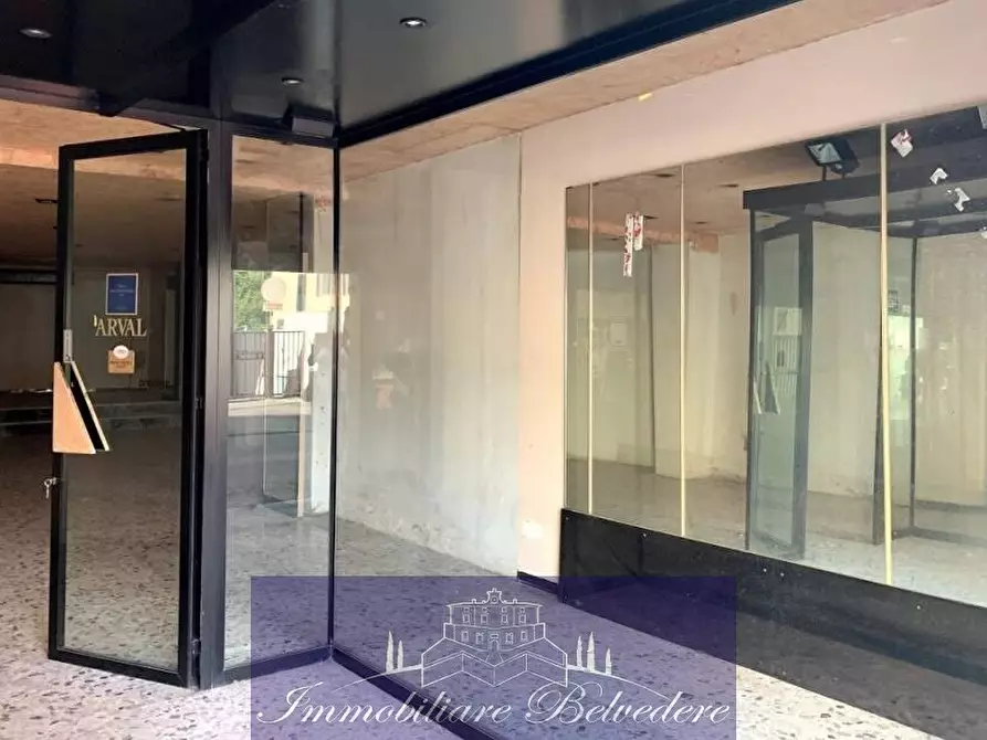 Immagine 4 di Locale commerciale in vendita  in Via Spinello Aretino a Firenze