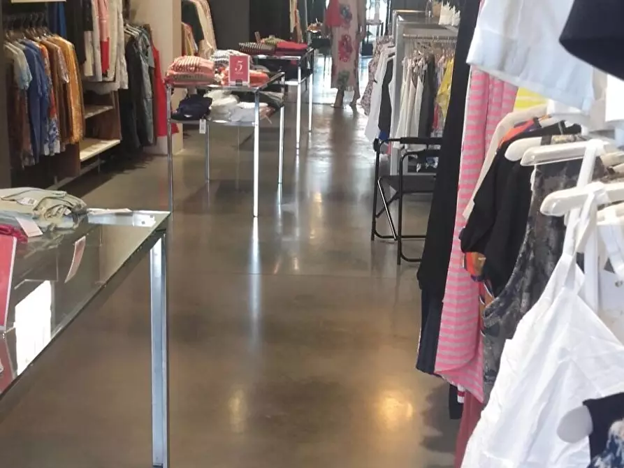 Immagine 9 di Locale commerciale in vendita  a Firenze