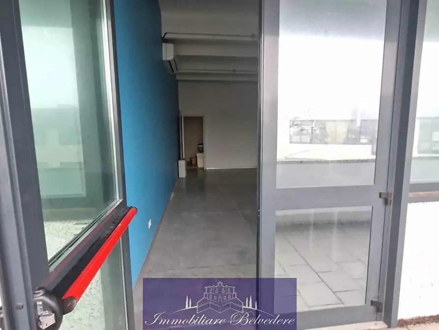 Immagine 4 di Magazzino in vendita  in Viale Europa a Scandicci