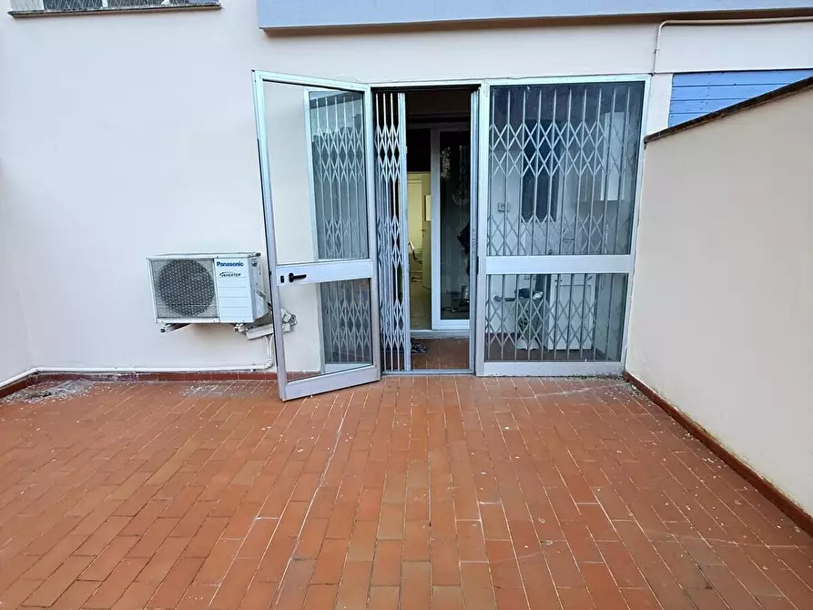 Immagine 4 di Locale commerciale in vendita  in Via Stefano Buonsignori a Firenze