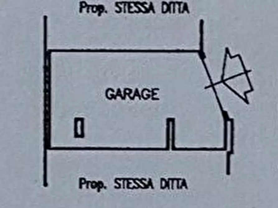 Immagine 9 di Garage in vendita  in Via Valdichiana a Firenze