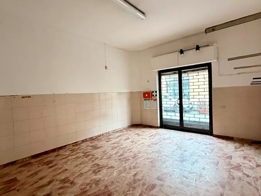 Immagine 10 di Locale commerciale in vendita  in Via Pier Capponi a Firenze