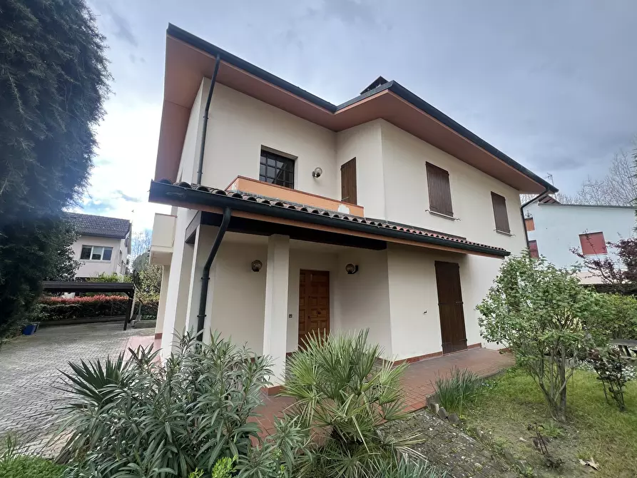 Immagine 1 di Villa in vendita  in Via Alessandro Volta 54 a Crevalcore
