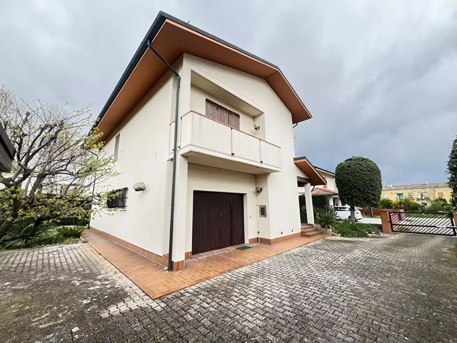 Immagine 7 di Villa in vendita  in Via Alessandro Volta 54 a Crevalcore