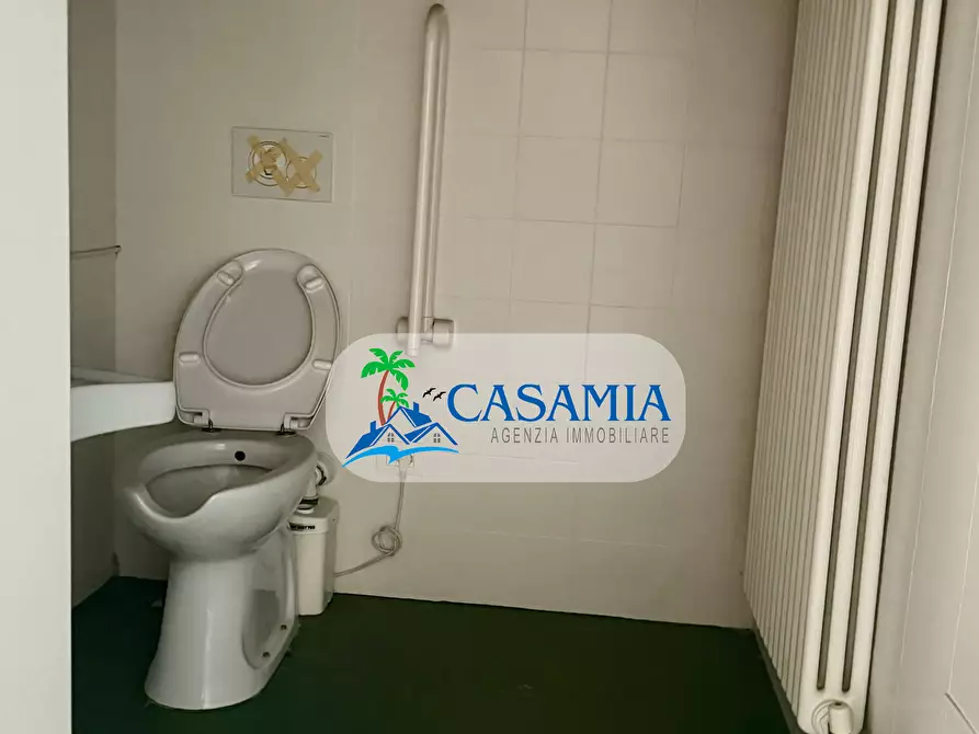 Immagine 14 di Locale commerciale in vendita  a San Benedetto Del Tronto