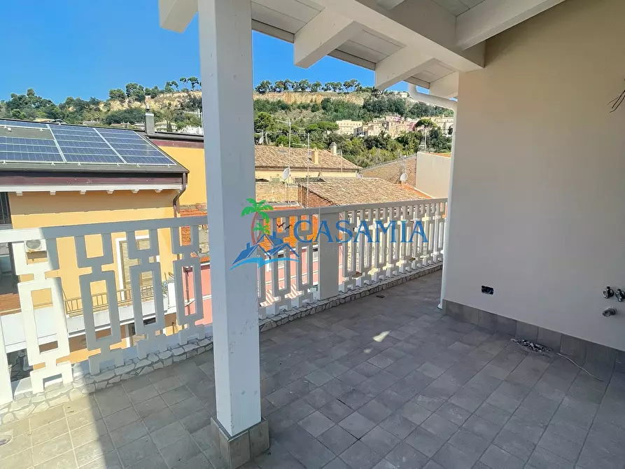 Immagine 1 di Casa trifamiliare in vendita  a Grottammare