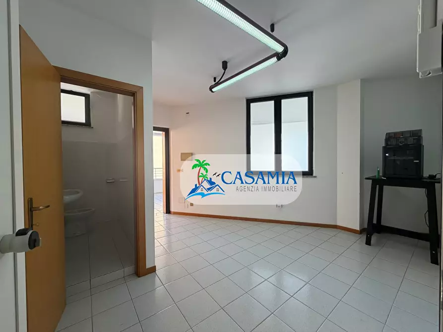Immagine 5 di Ufficio in affitto  a Monteprandone