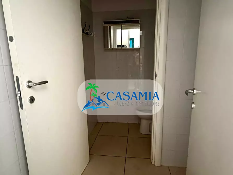 Immagine 15 di Locale commerciale in vendita  a San Benedetto Del Tronto