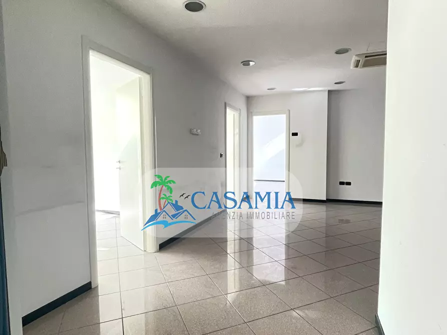 Immagine 5 di Ufficio in affitto  a San Benedetto Del Tronto