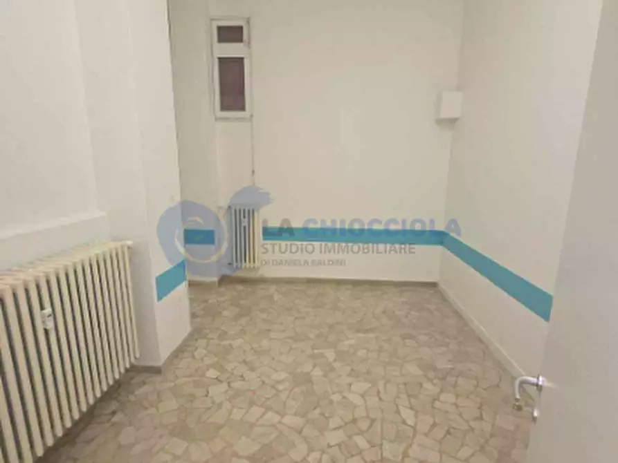 Immagine 13 di Locale commerciale in affitto  a Bologna