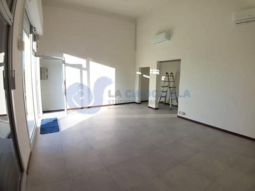 Immagine 11 di Locale commerciale in affitto  a Bologna