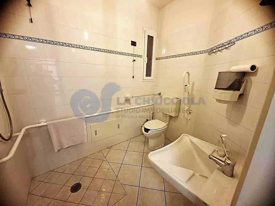 Immagine 19 di Ufficio in affitto  a Bologna