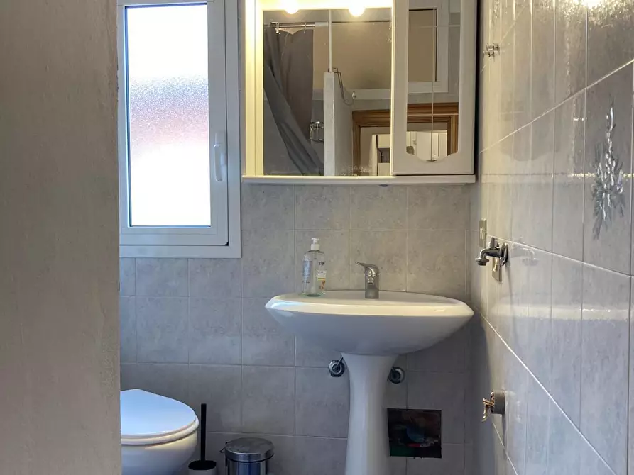 Immagine 35 di Trilocale in affitto  a Bologna