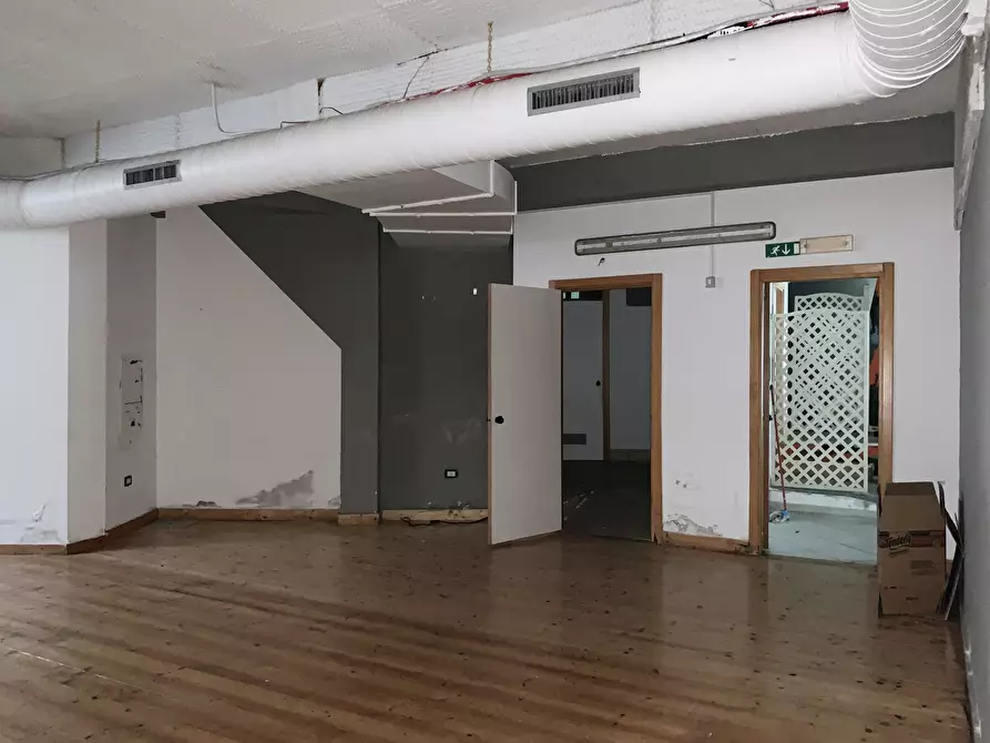 Immagine 9 di Ufficio in affitto  a Catanzaro