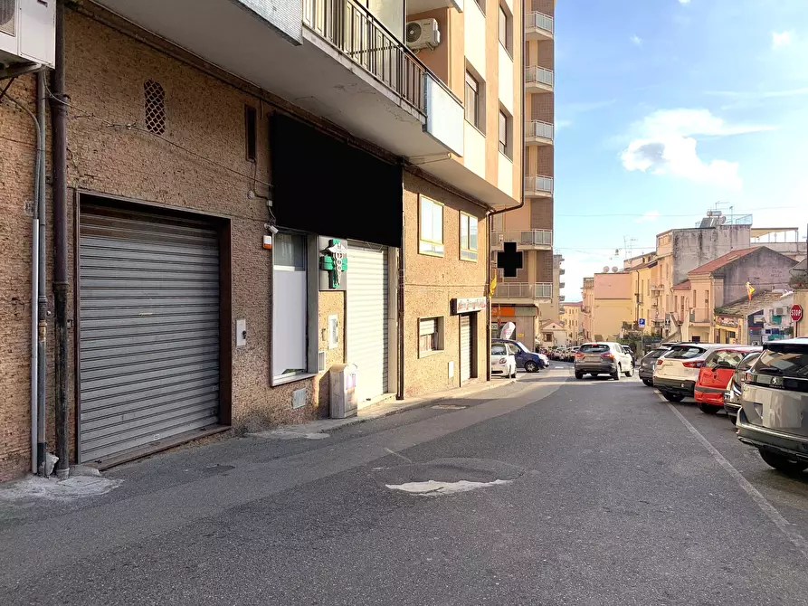 Immagine 1 di Locale commerciale in vendita  in Via Mario Greco 125 a Catanzaro