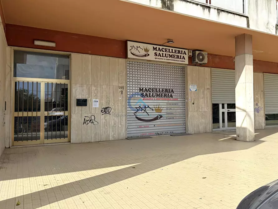 Immagine 10 di Locale commerciale in vendita  in Viale Magna Grecia 298 a Catanzaro