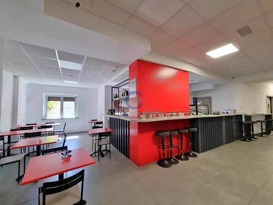 Immagine 2 di Locale commerciale in vendita  a Catanzaro