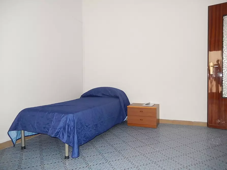 Immagine 8 di Stanza singola in affitto  a Catanzaro