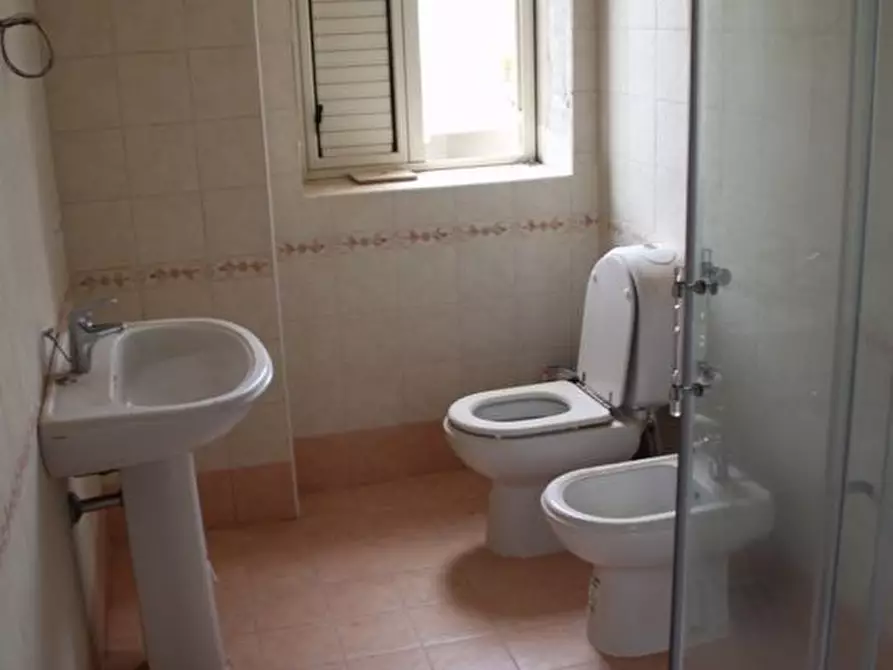 Immagine 10 di Trilocale in vendita  in Via Vizzini a Siracusa