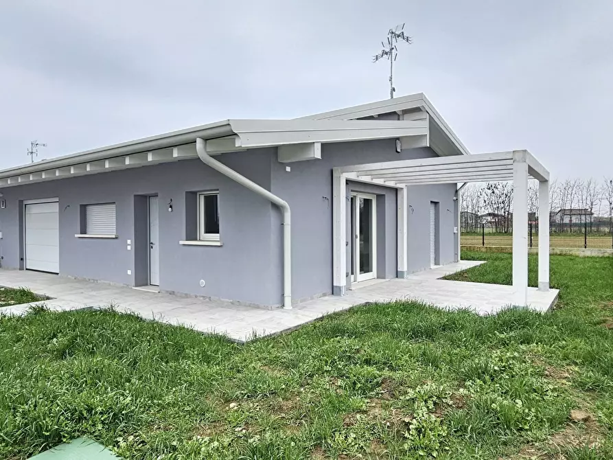 Immagine 7 di Casa trifamiliare in vendita  a Montirone