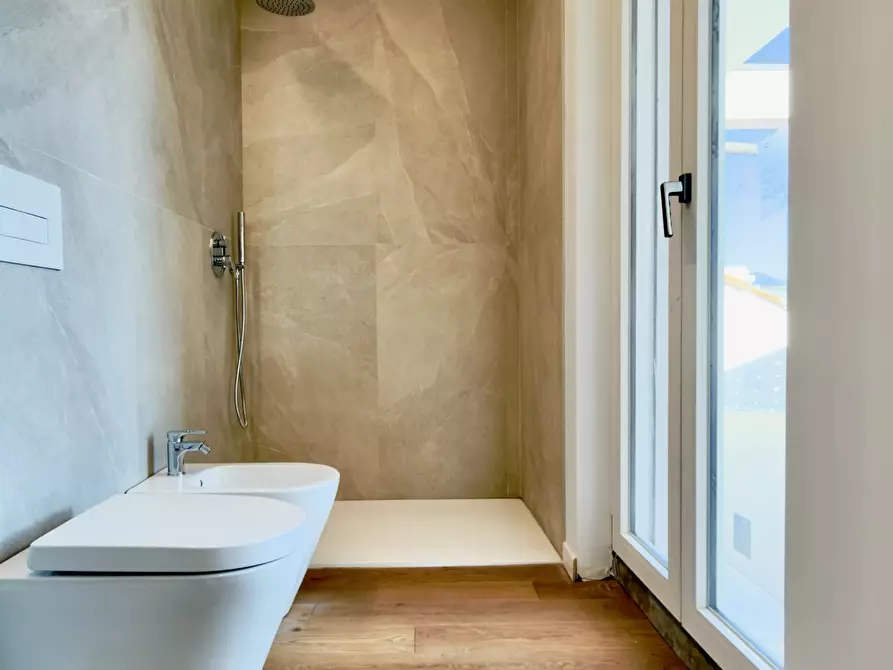 Immagine 16 di Quadrilocale in vendita  in Via Rossetti a Brescia