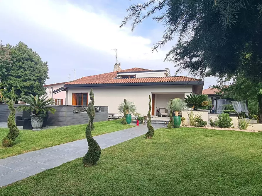 Immagine 10 di Villa in vendita  in Via Piave 79 a Manerbio