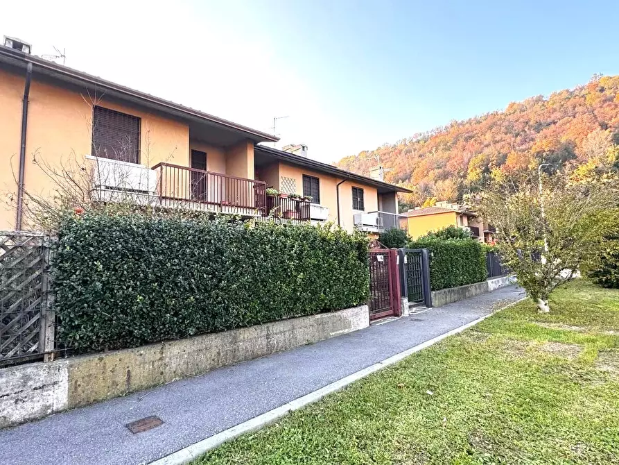 Immagine 1 di Villetta a schiera in vendita  in Via Aldo Moro 9 a Cellatica