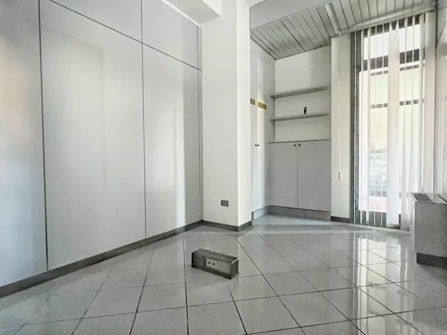 Immagine 6 di Locale commerciale in affitto  in Via Santissima a Borgosatollo