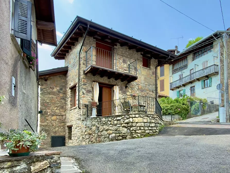 Immagine 2 di Porzione di casa in vendita  in Via Navono 1 a Pertica Alta